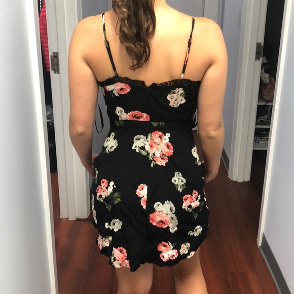 Urban outfitters Floral mini dress - Picture 2 of 7